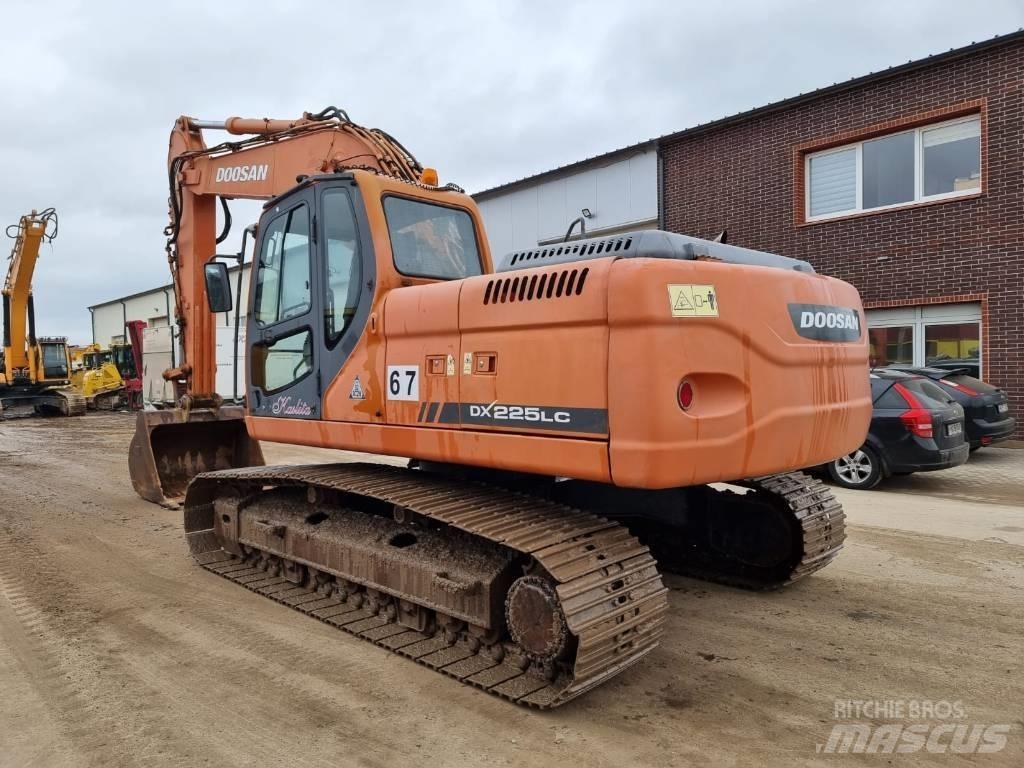 Doosan DX 225 LC Crawler excavators