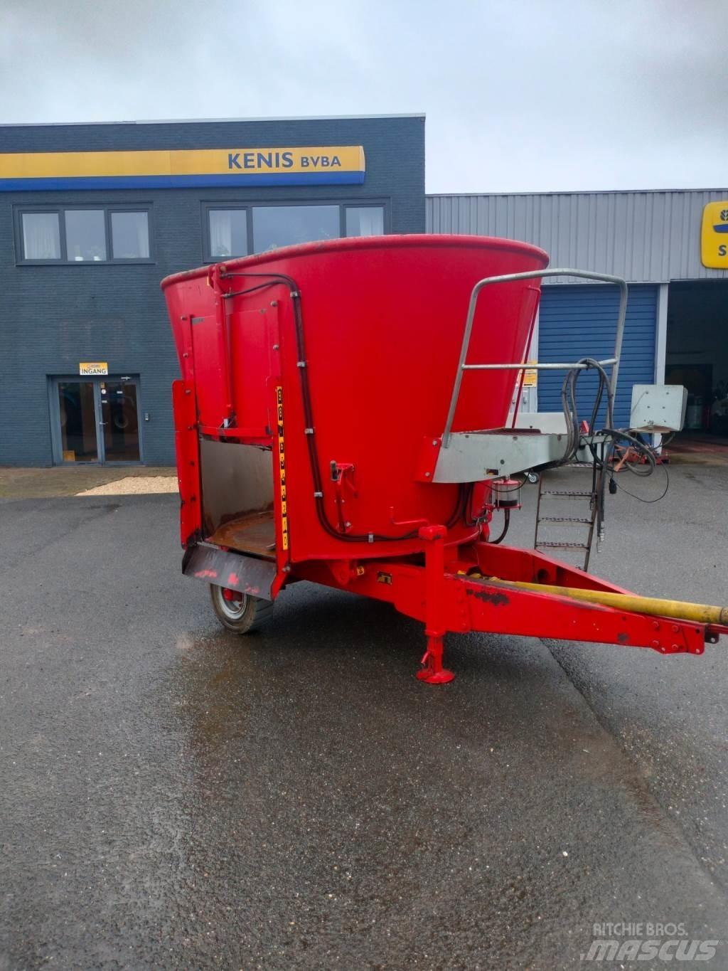 Peecon 8M³ Mixer feeders