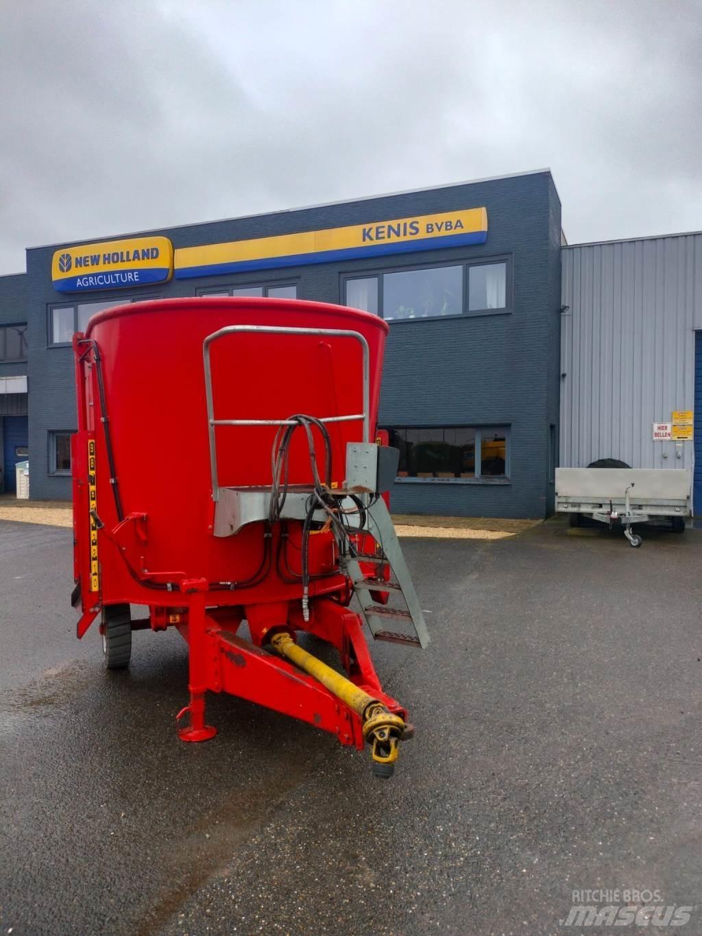 Peecon 8M³ Mixer feeders