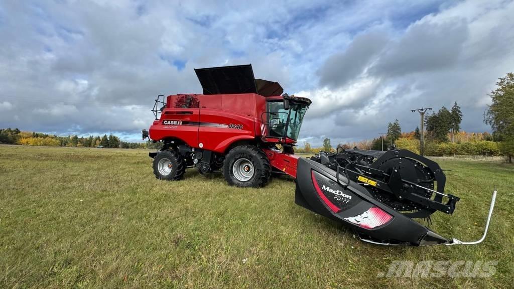 CASE 8240 Combine harvesters