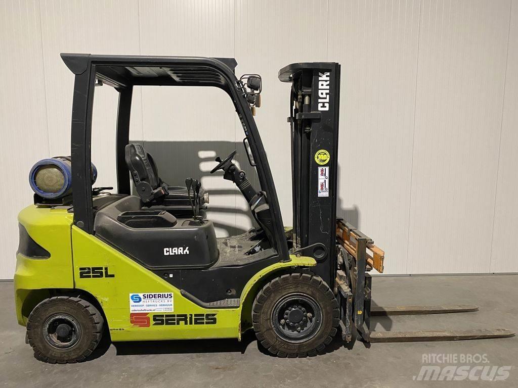 Clark S25L LPG trucks