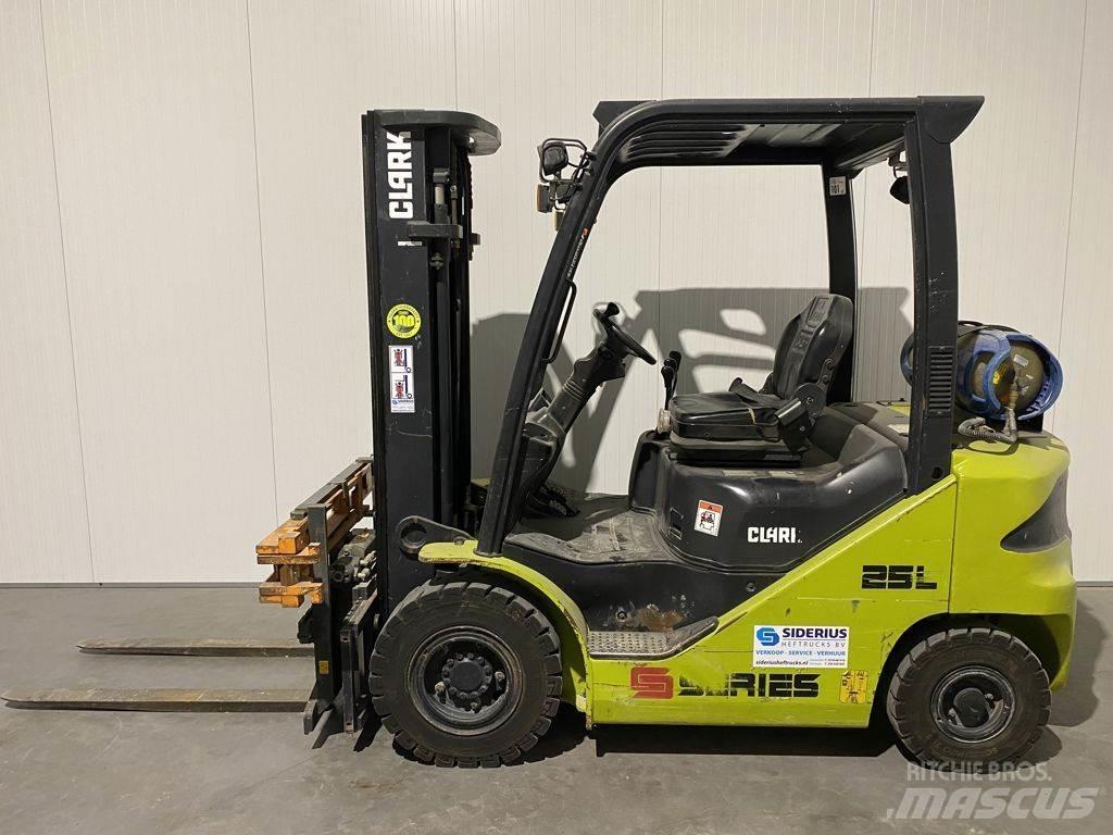Clark S25L LPG trucks