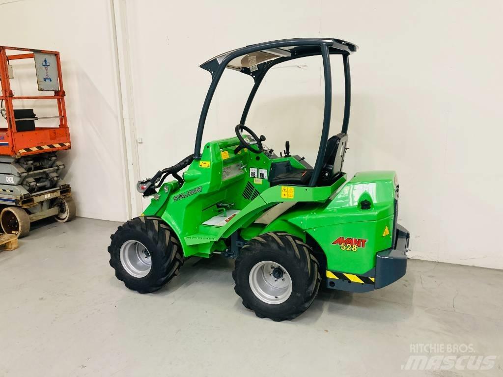 Avant 528 Mini loaders