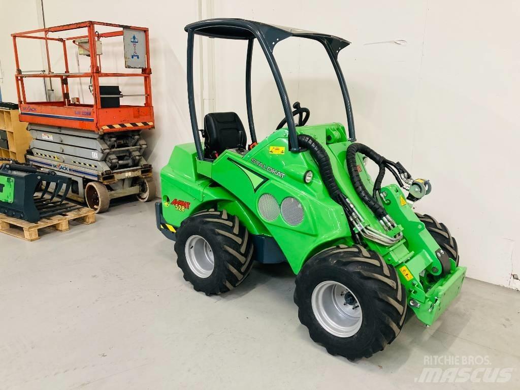 Avant 528 Mini loaders
