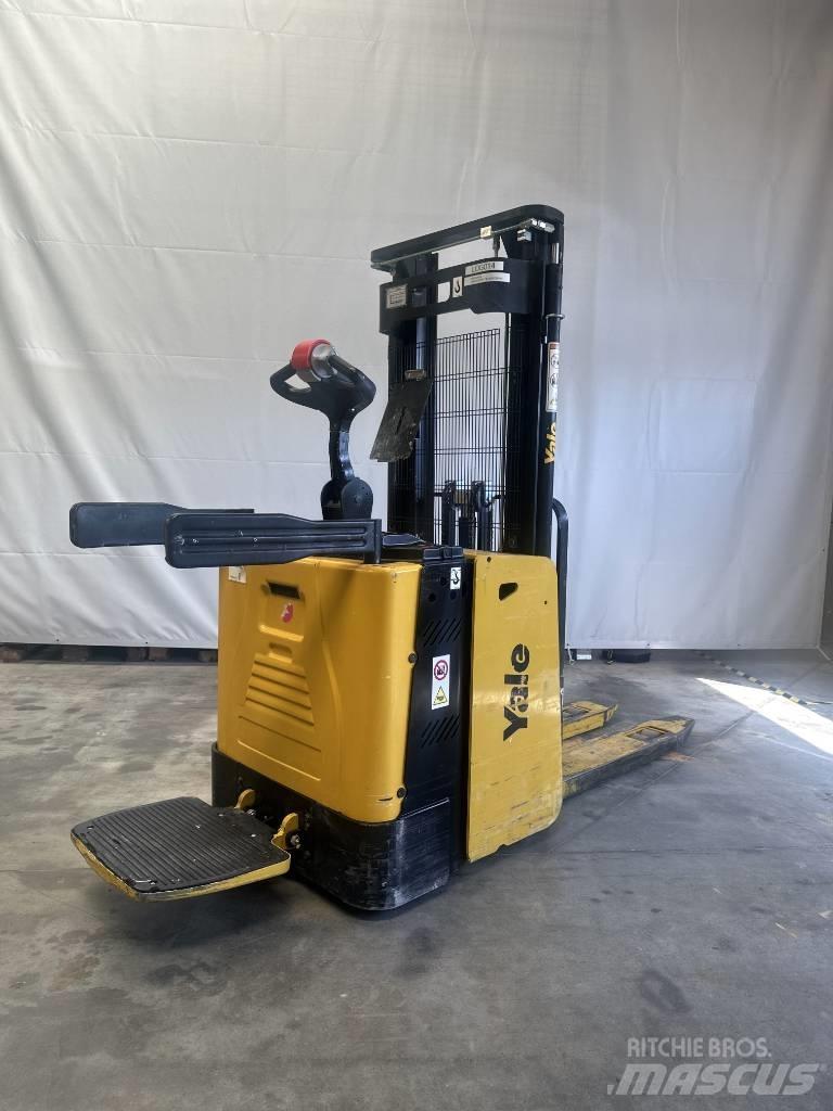 Yale ms15x Pedestrian stacker