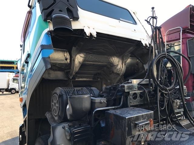 UD KL-CK482BAT Tractor Units
