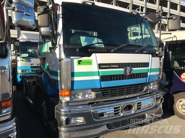 UD KL-CK482BAT Tractor Units