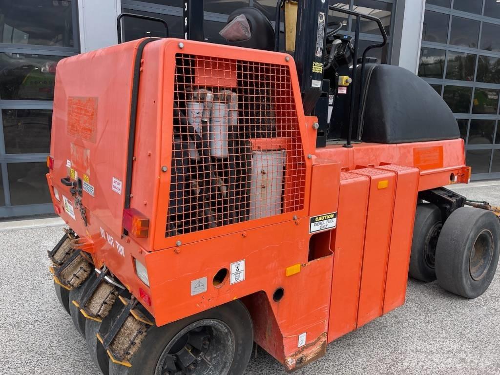 Dynapac CP 142 Pneumatic tired rollers