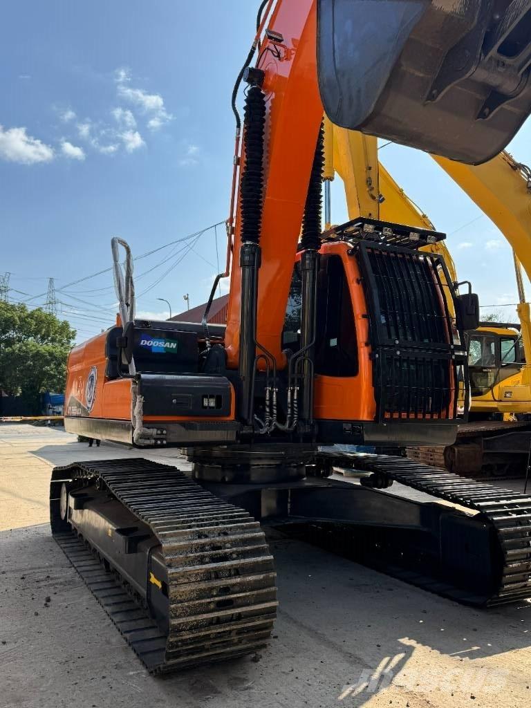 Doosan DX 225 Crawler excavators
