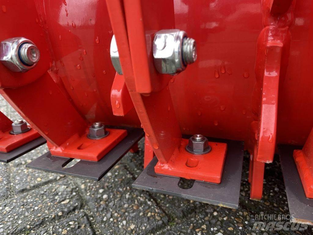 Kuhn HRB303D Row crop cultivators