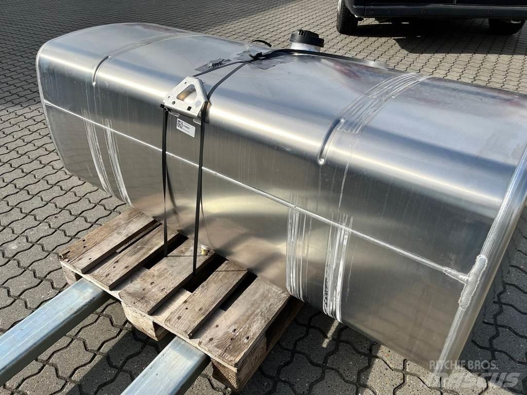 DAF XG Fuel and additive tanks