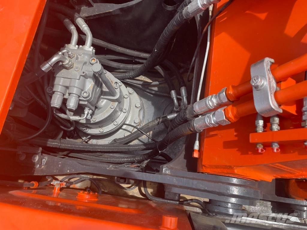 Hitachi ZX 200 Crawler excavators