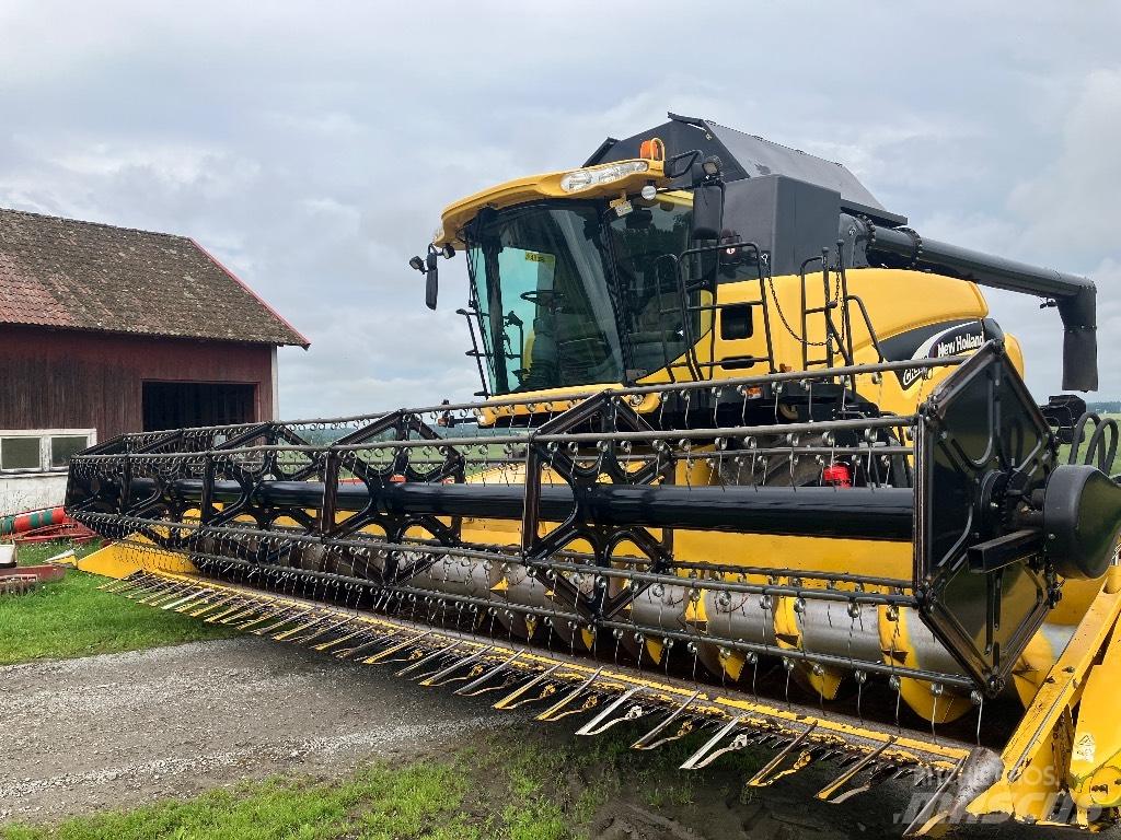New Holland CR 980 Combine harvesters