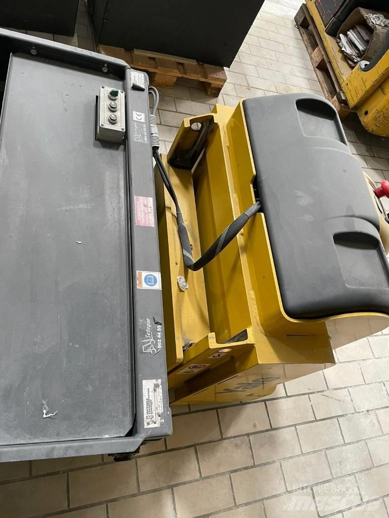 Yale MP30HD Low lifter with platform
