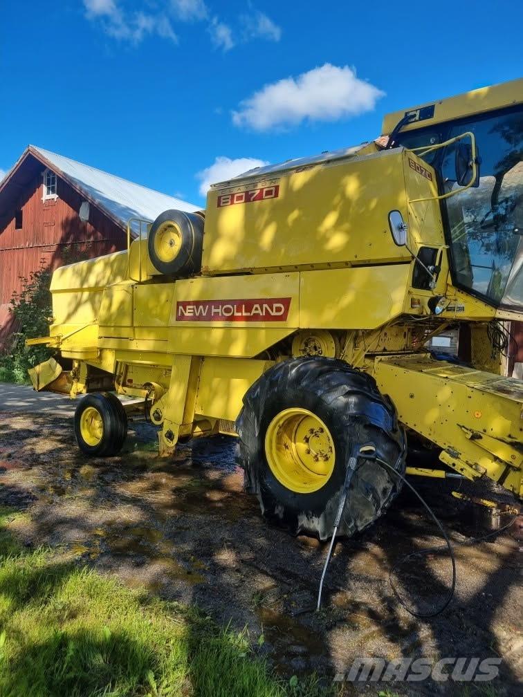 New Holland 8070, 20” Combine harvesters