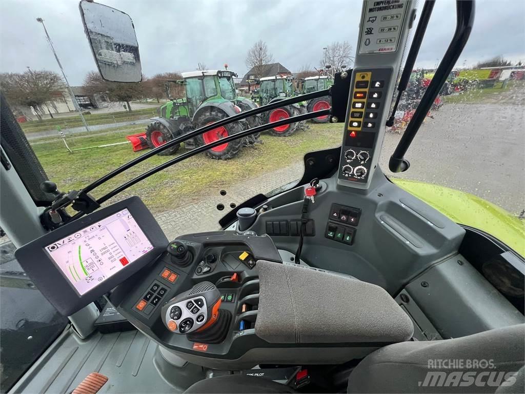 CLAAS Axion 930 Tractors