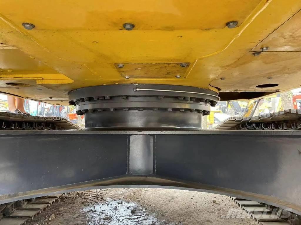Komatsu PC240-8 Crawler excavators