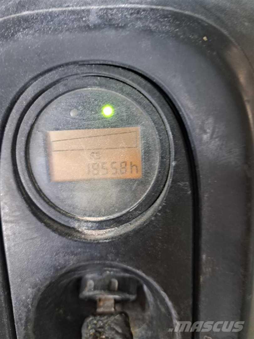 Linde T16 Pedestrian stacker