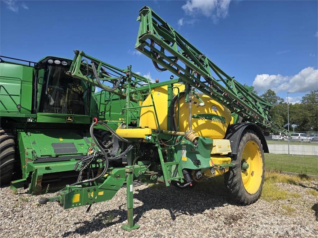 John Deere 740 Trailed sprayers