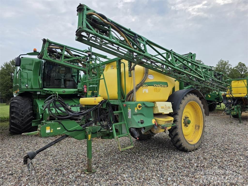 John Deere 740 Trailed sprayers