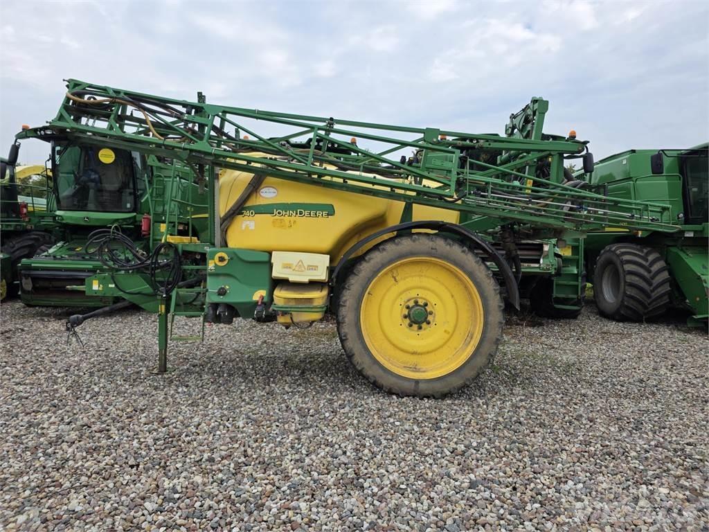 John Deere 740 Trailed sprayers