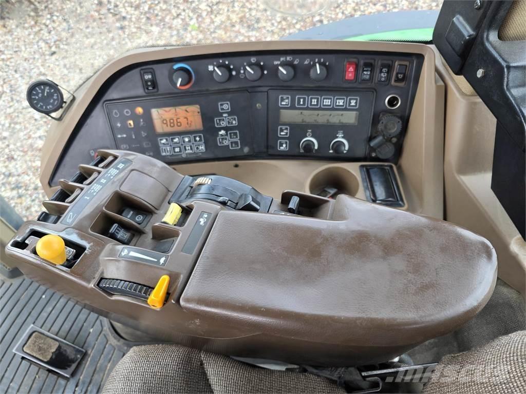 John Deere 8220 Tractors