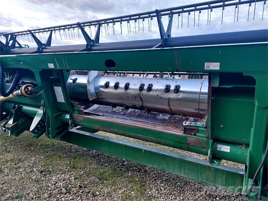 John Deere S680i Combine harvesters