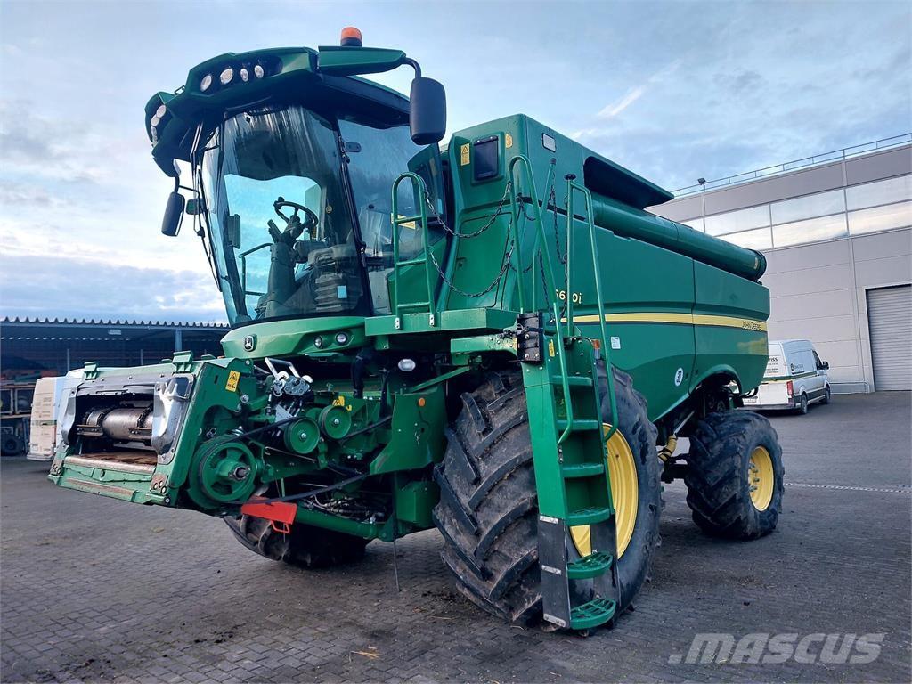 John Deere S680i Combine harvesters