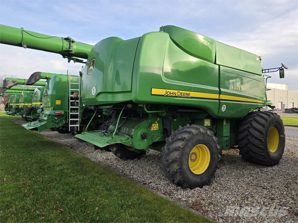 John Deere S690 Combine harvesters
