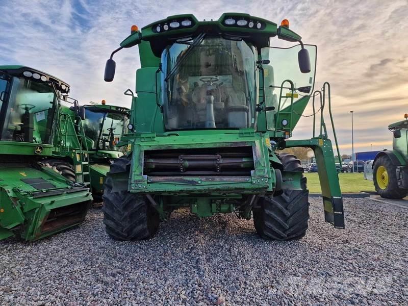 John Deere T660 Combine harvesters