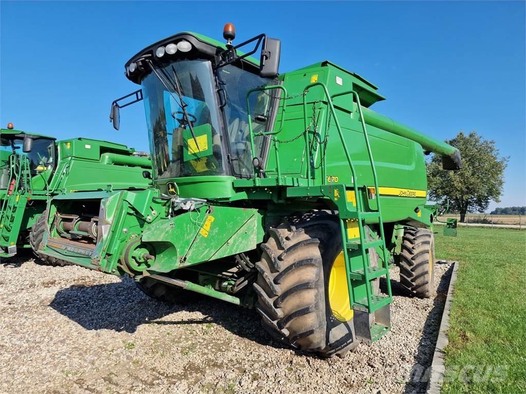 John Deere T670 Combine harvesters