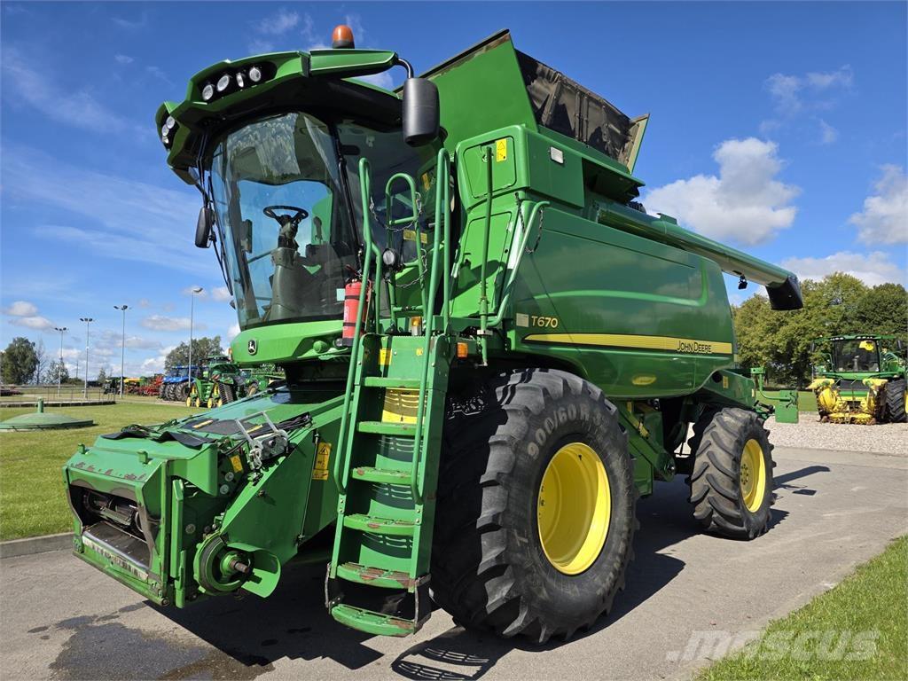 John Deere T670 Combine harvesters