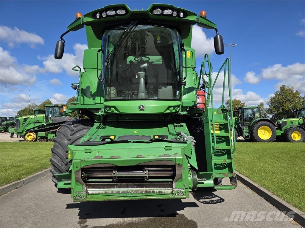 John Deere T670 Combine harvesters