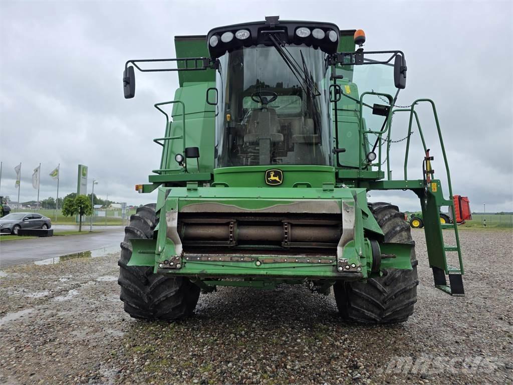 John Deere T670 Combine harvesters