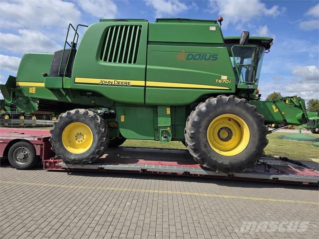 John Deere T670 Combine harvesters