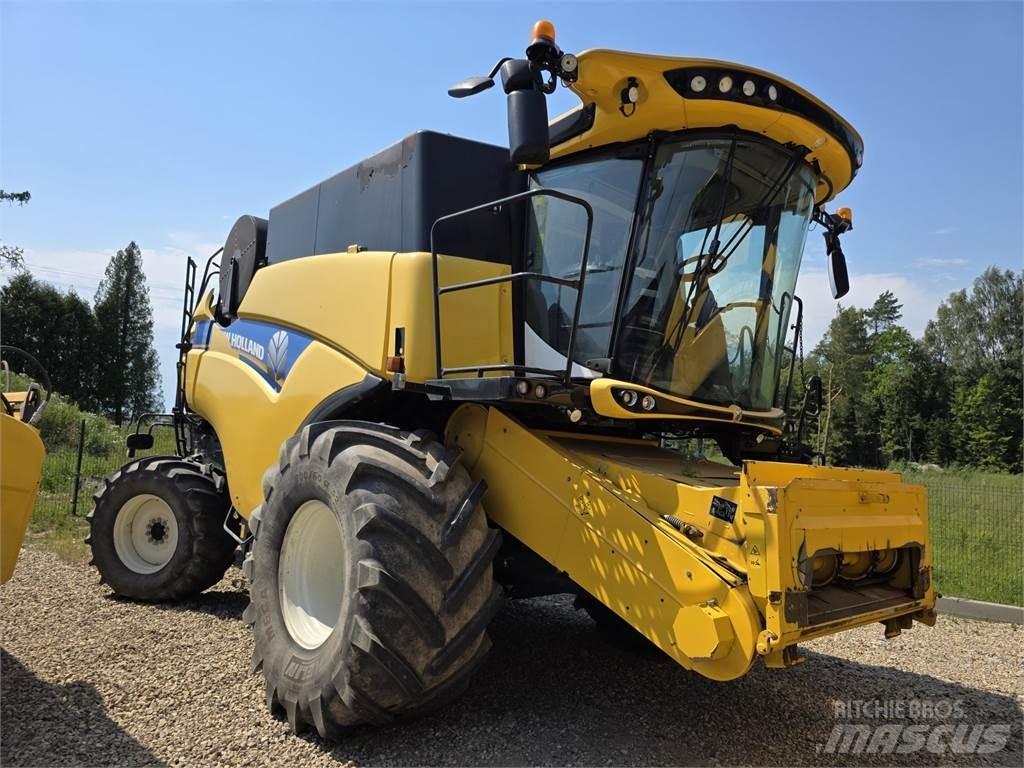 New Holland CX8.85 Combine harvesters