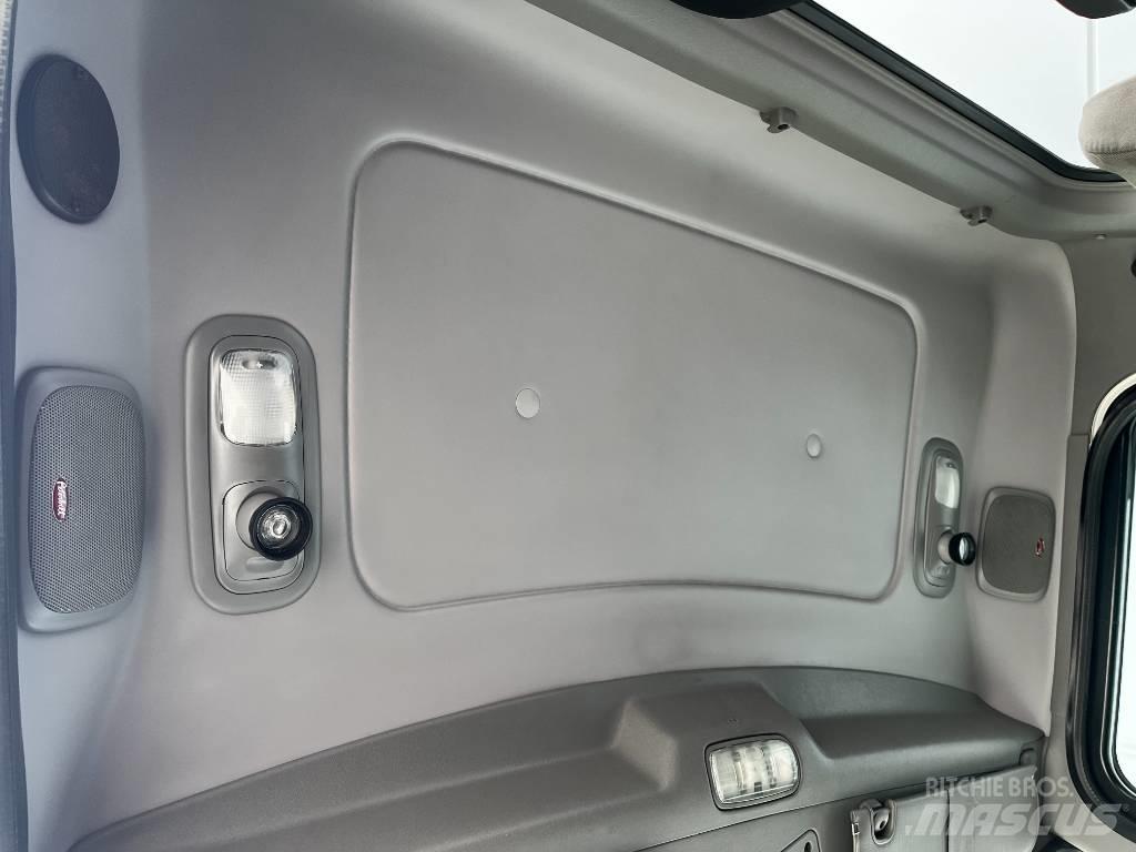 Peterbilt 389 Tractor Units