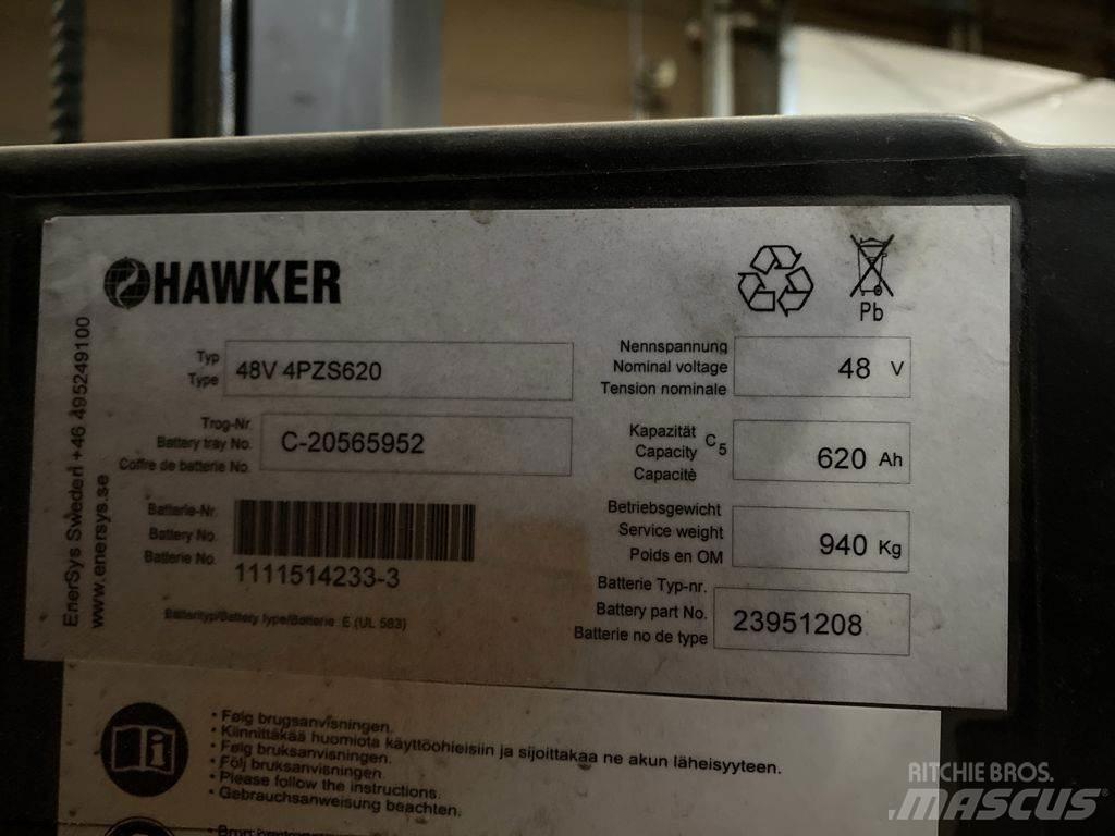 BT RRE140 Reach trucks