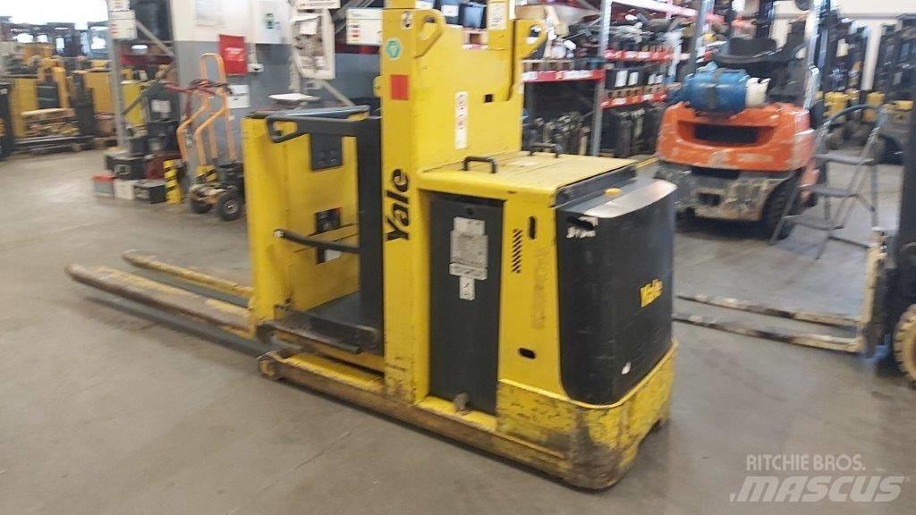 Yale MO10E Low lift order picker