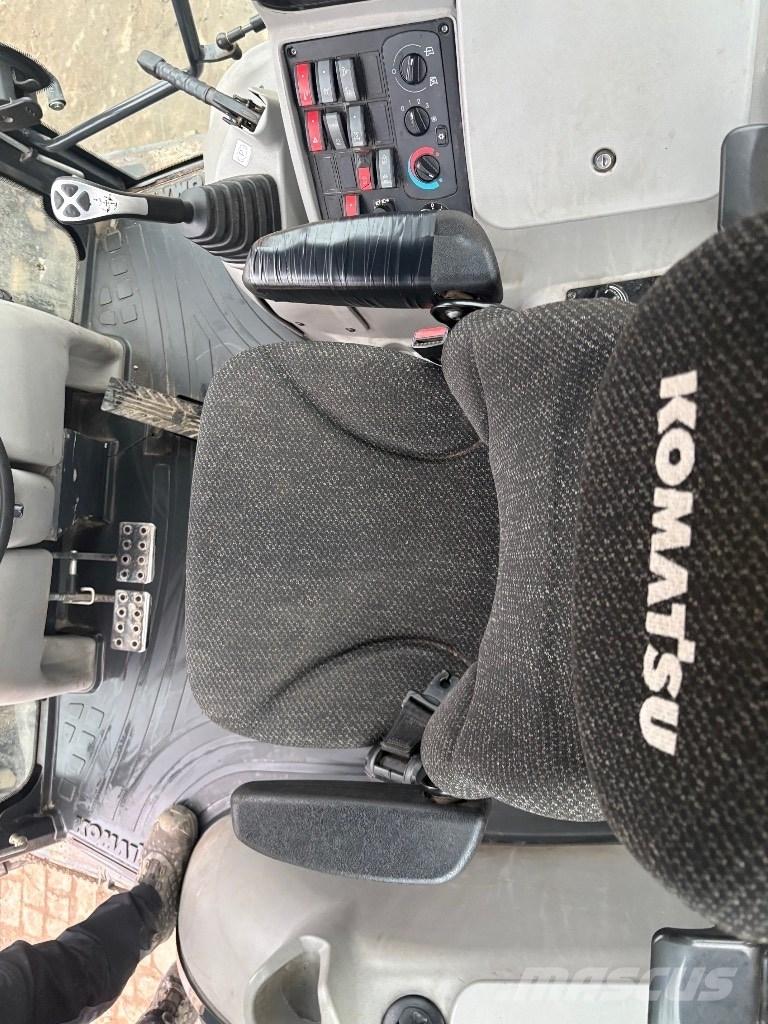 Komatsu WB 97 S Backhoe loaders