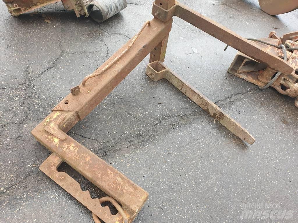  Frame with forks Forks