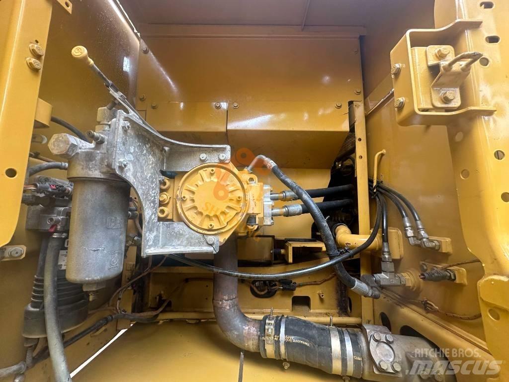 CAT 330 Crawler excavators