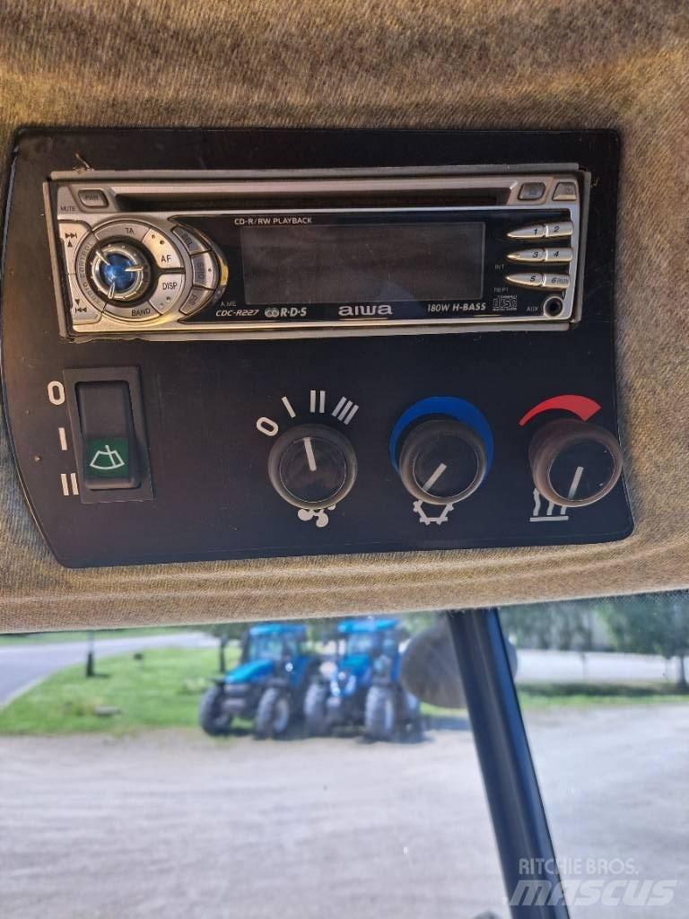 New Holland TC5050 Combine harvesters