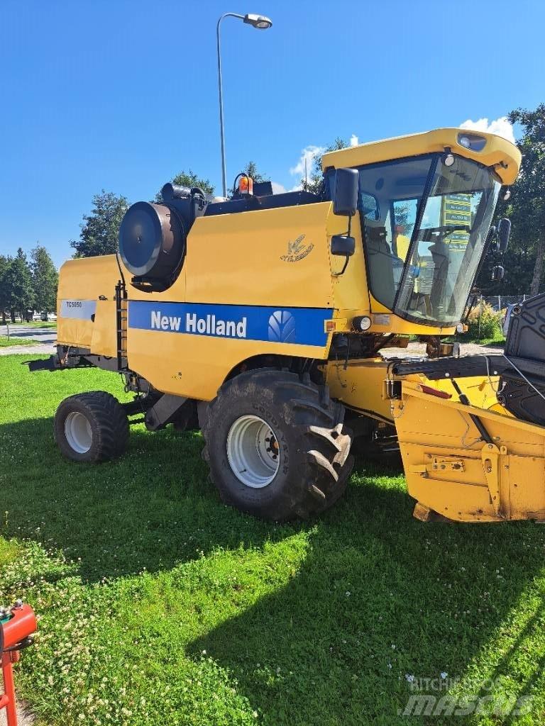 New Holland TC5050 Combine harvesters