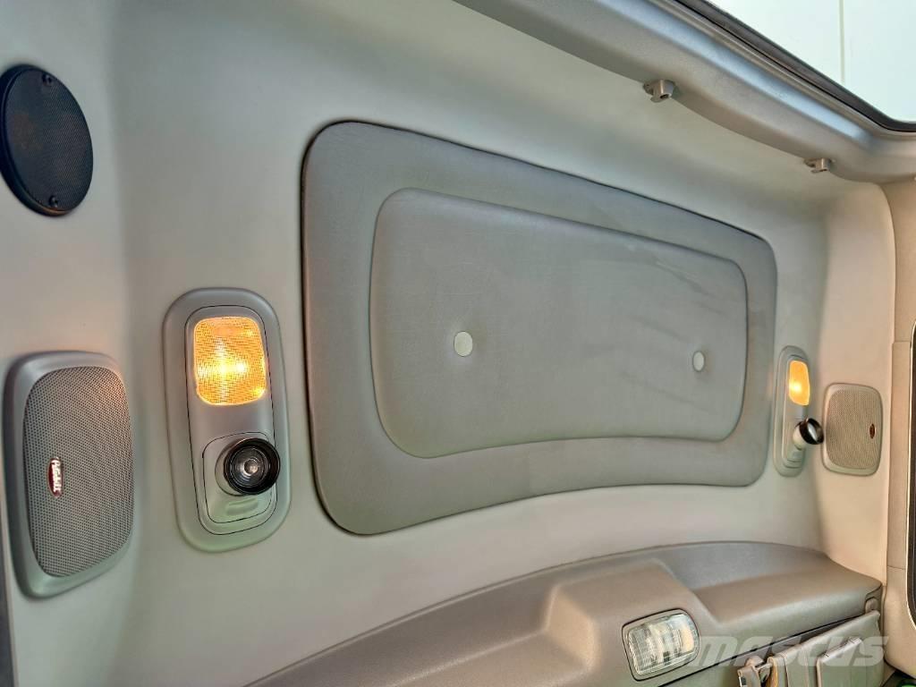 Peterbilt 389 Tractor Units