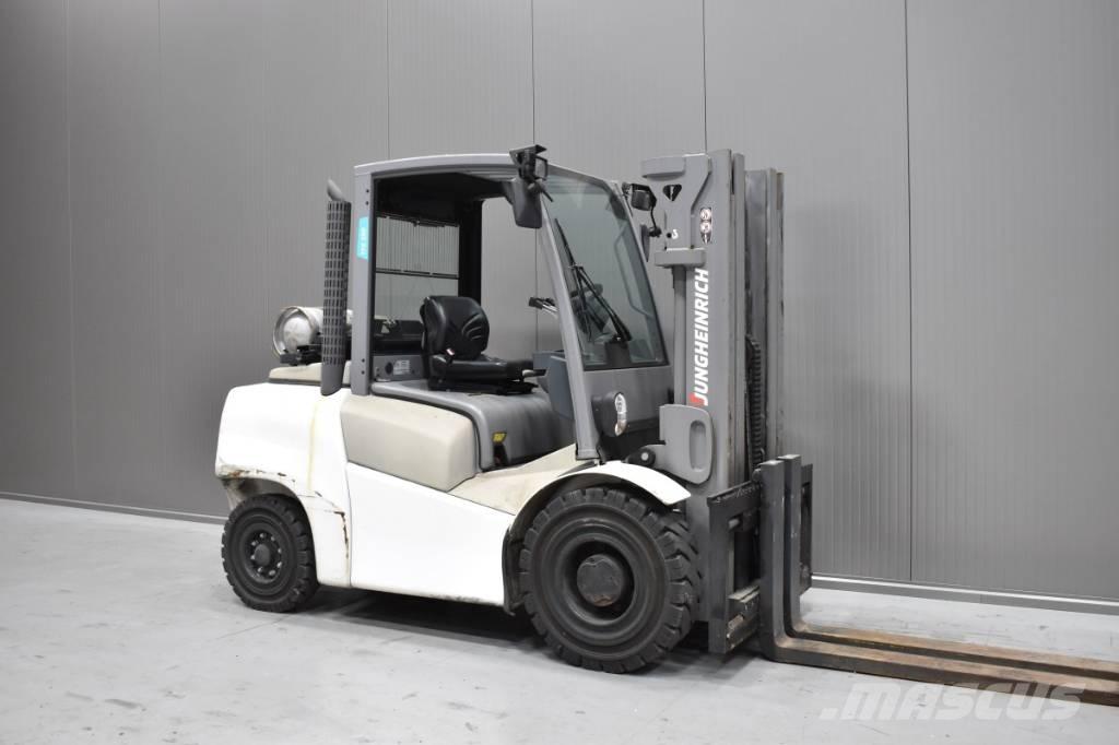 Jungheinrich TFG S50 LPG trucks