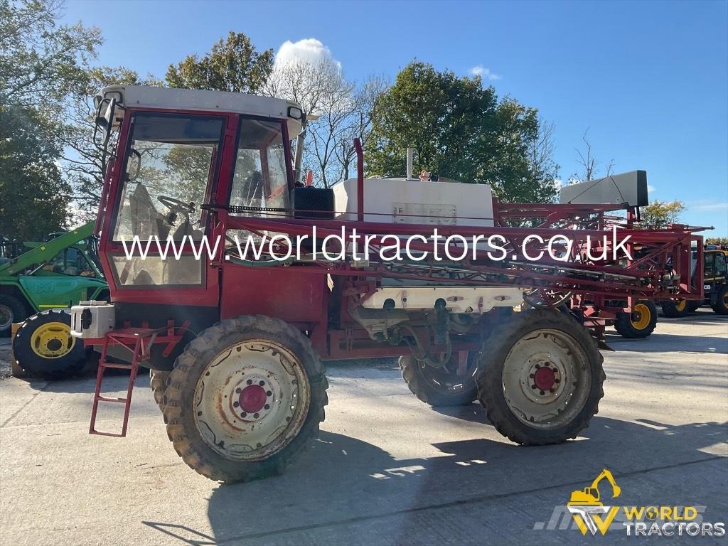 BATEMAN 2001 HI LO Self-propelled sprayers