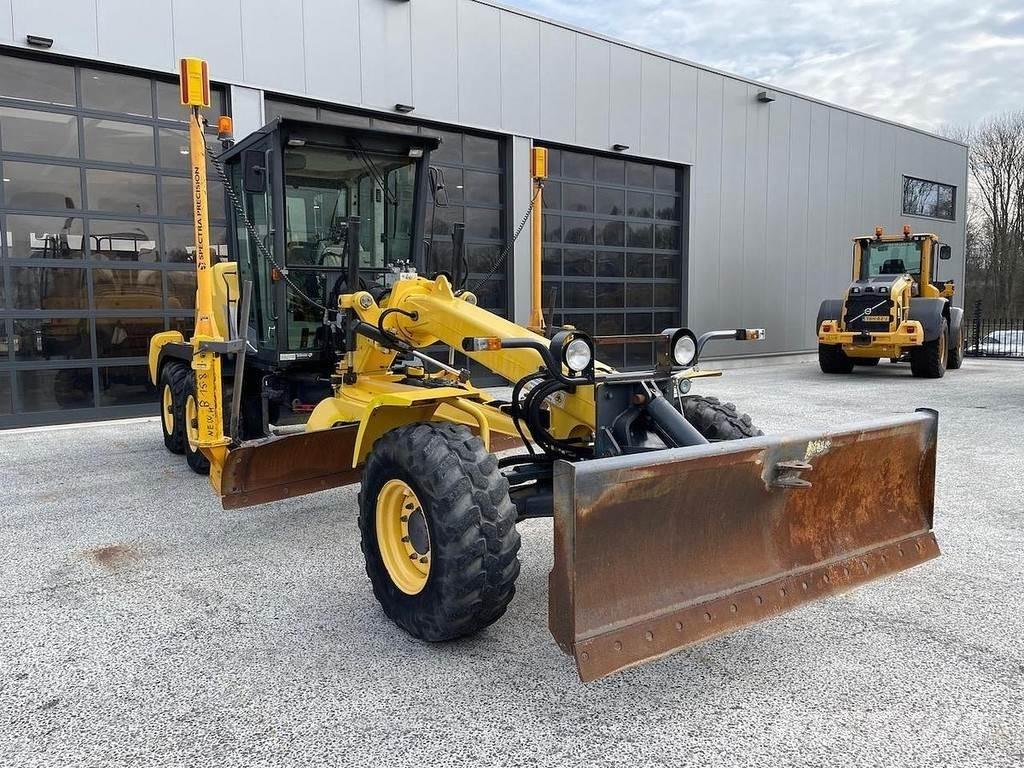 New Holland F106.6 Graders