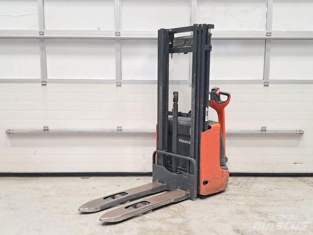 Linde L10 Pedestrian stacker