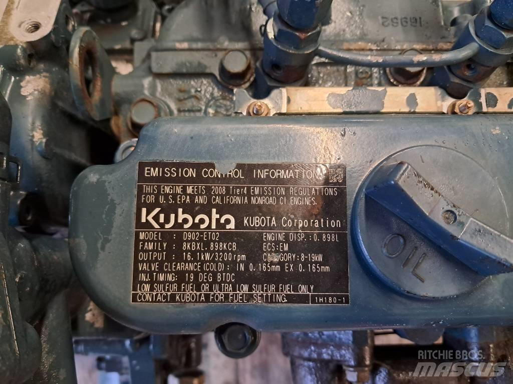 Kubota D-902 Engines